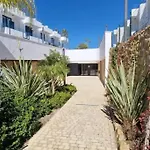 Pass The Keys Casa Ban, Spacious 3 Bedroom Townhouse * Fuengirola