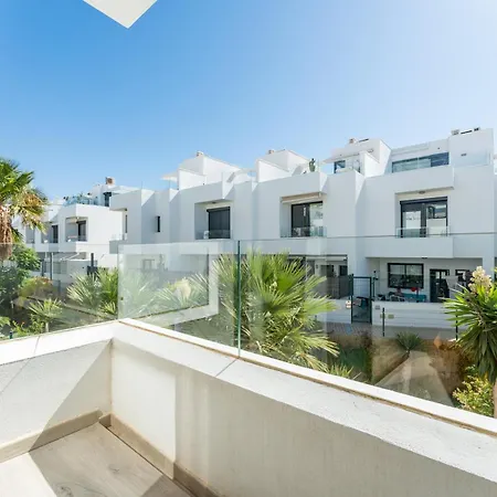 Pass The Keys Casa Ban, Spacious 3 Bedroom Townhouse Ferienhaus *