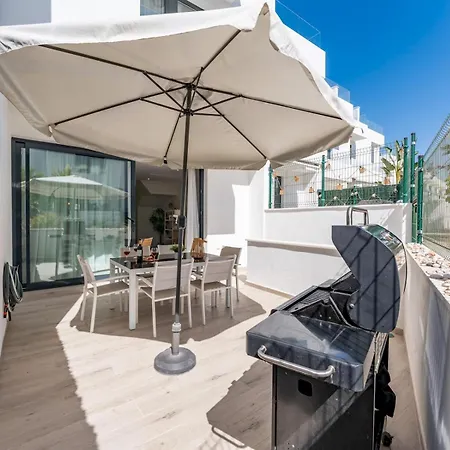 Pass The Keys Casa Ban, Spacious 3 Bedroom Townhouse Ferienhaus *