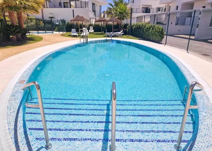 Pass The Keys Casa Ban, Spacious 3 Bedroom Townhouse * Fuengirola