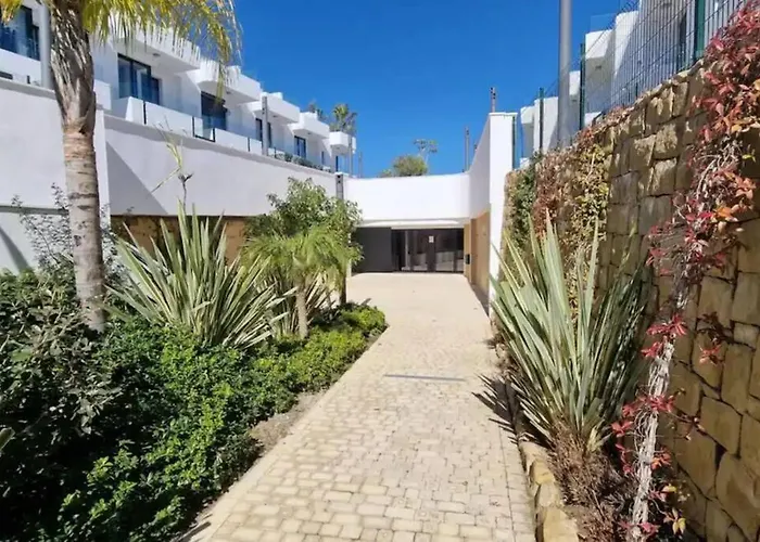Pass The Keys Casa Ban, Spacious 3 Bedroom Townhouse * Fuengirola