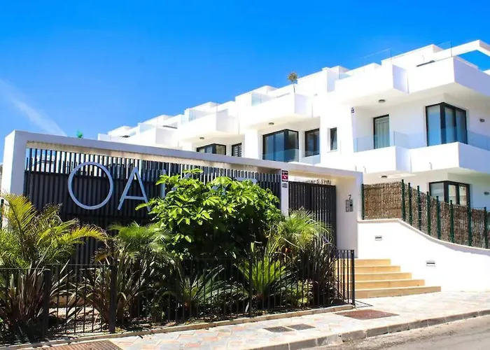 Pass The Keys Casa Ban, Spacious 3 Bedroom Townhouse Vakantiehuis *