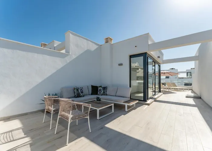 Pass The Keys Casa Ban, Spacious 3 Bedroom Townhouse *