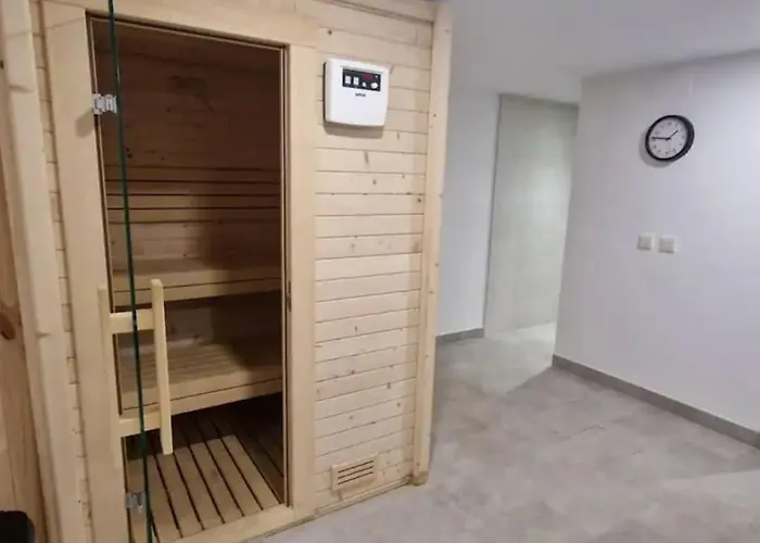 Pass The Keys Casa Ban, Spacious 3 Bedroom Townhouse 別荘 *